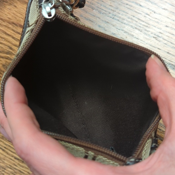 EUC Coach vintage wristlet - Picture 5 of 6